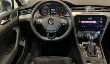 Volkswagen Passat full
